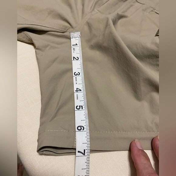 The North Face Woman’s Khaki Tan Hiking Shorts Size 2.  Quick Dry Fabric. - Picture 14 of 14